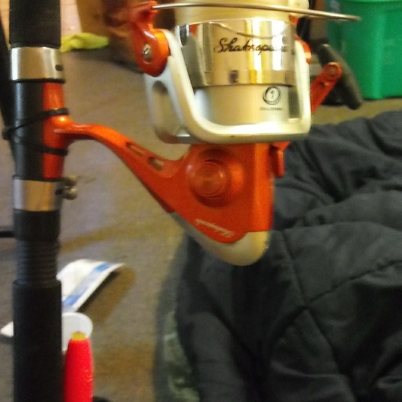 Fishing poles - Picture 4 of 4